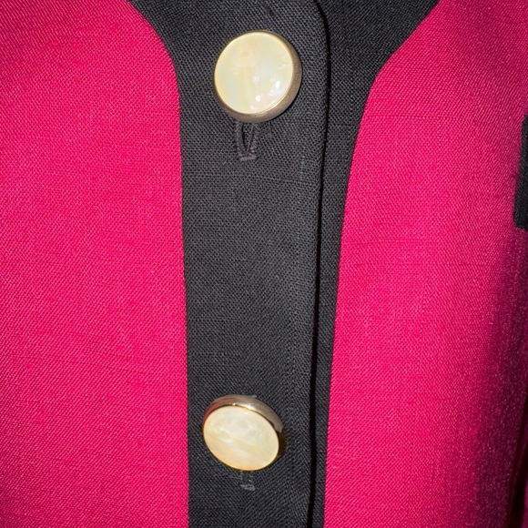 Vintage Pink and Black Structured Blazer with Tailored Pearl Button Design - Picture 2 of 8